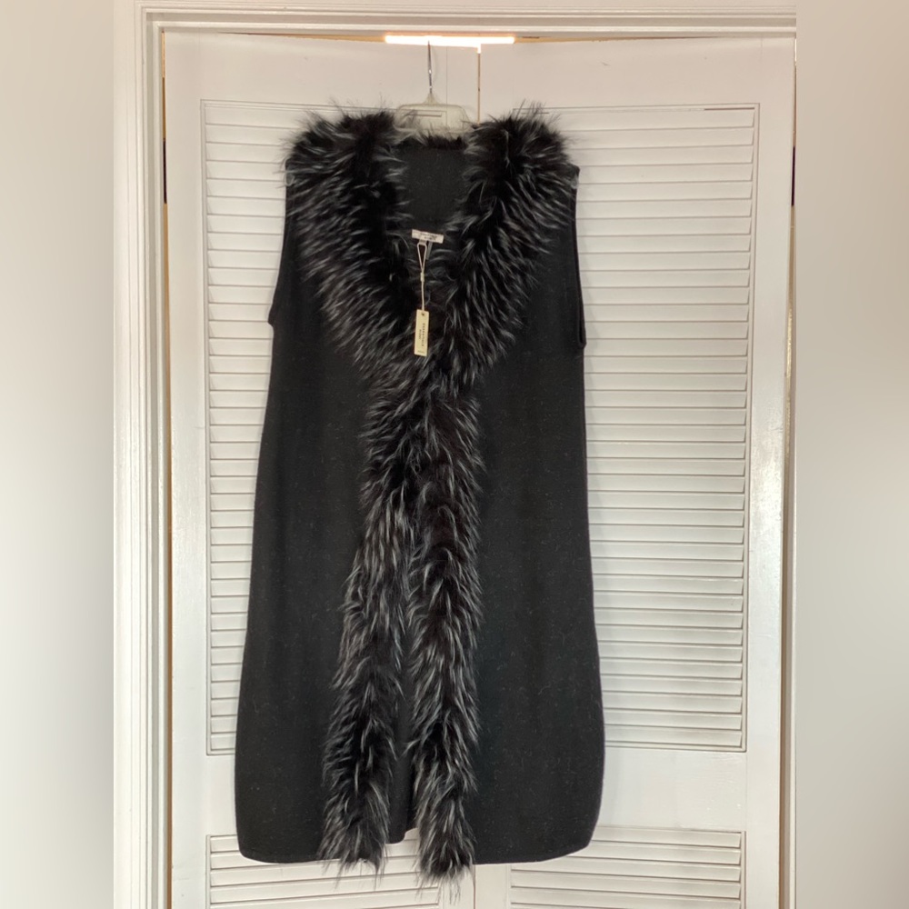 Gorgeous long sweater vest with faux fur collar that runs the full length.